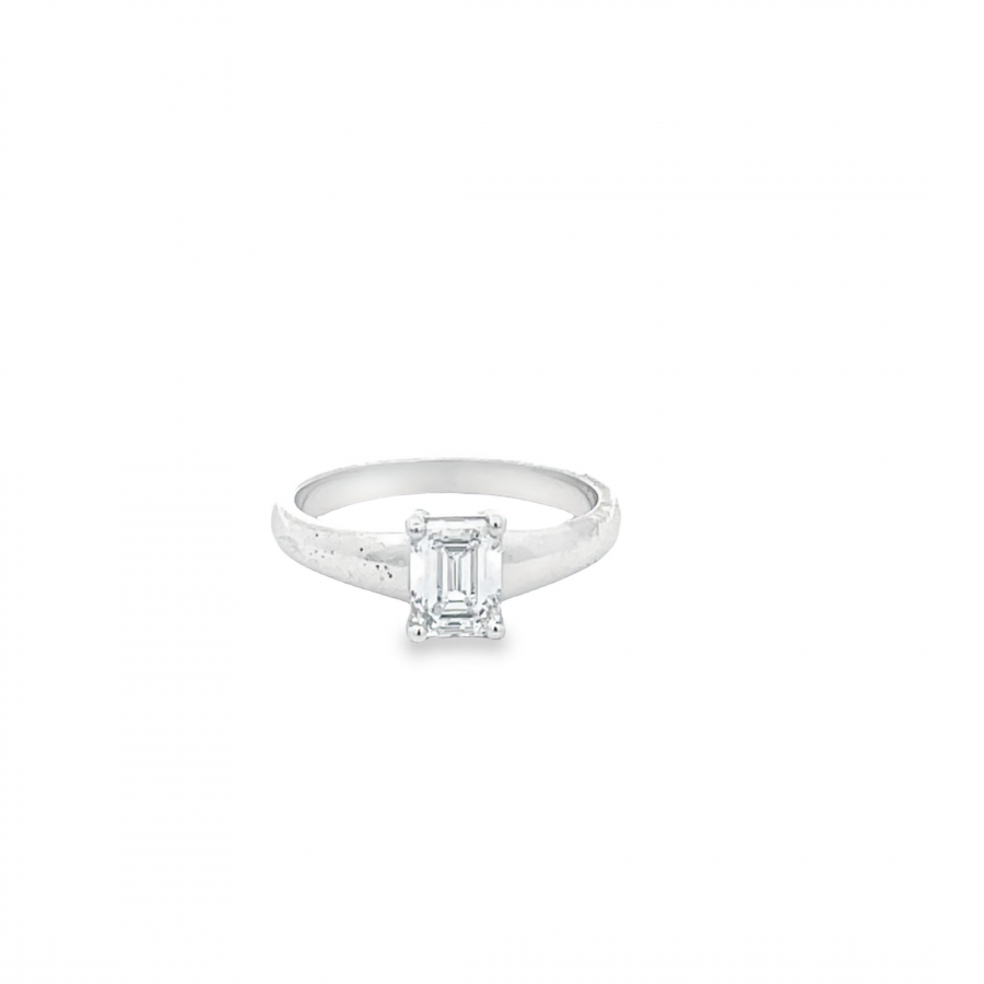 A GLITTERING PIECE OF COMMITMENT : SILVER SOLITAIRE RING WITH DIAMOND