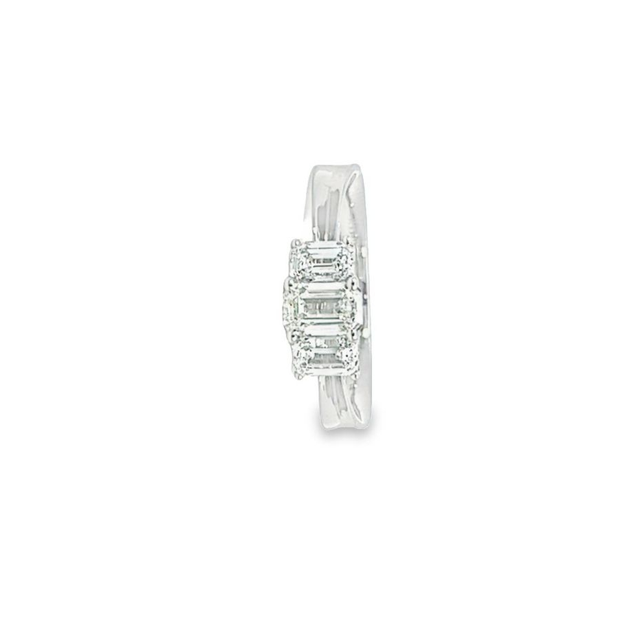 Sophisticated White Gold Ring with Sustainable Round Diamonds - Net Weight 2.81 ct