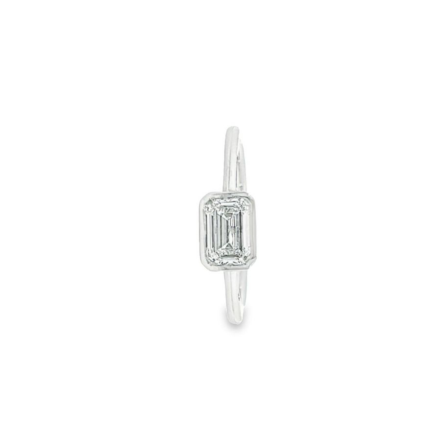 MINIMALIST ELEGANCE: 1 CARAT SUSTAINABLE DIAMOND IN A SLEEK WHITE GOLD RING, NET WEIGHT 2.35