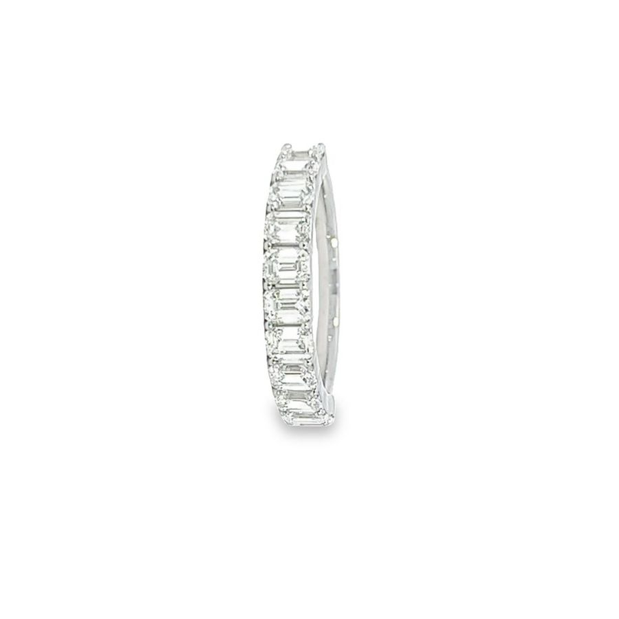 Classic White Gold Ring with 11 Eco-Friendly Diamonds (1.68 ct Net Weight)