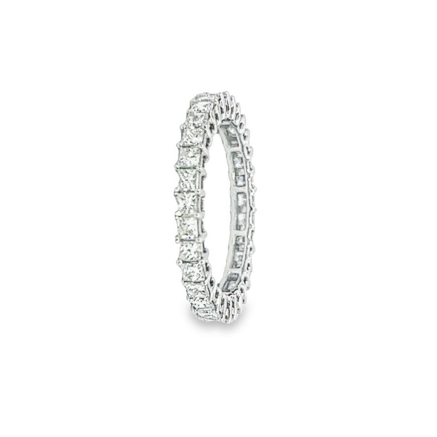 Sleek Glamour: A Tennis Ring Featuring 31 Sustainable Diamonds Set in White Gold, Net Weight 1.65