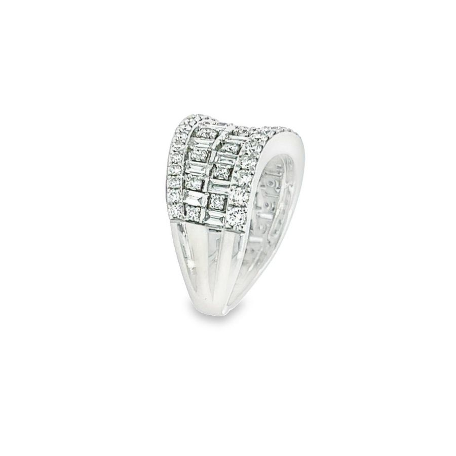 Luxurious White Gold Ring with Sustainable Round Diamonds - Net Weight 7.81 ct