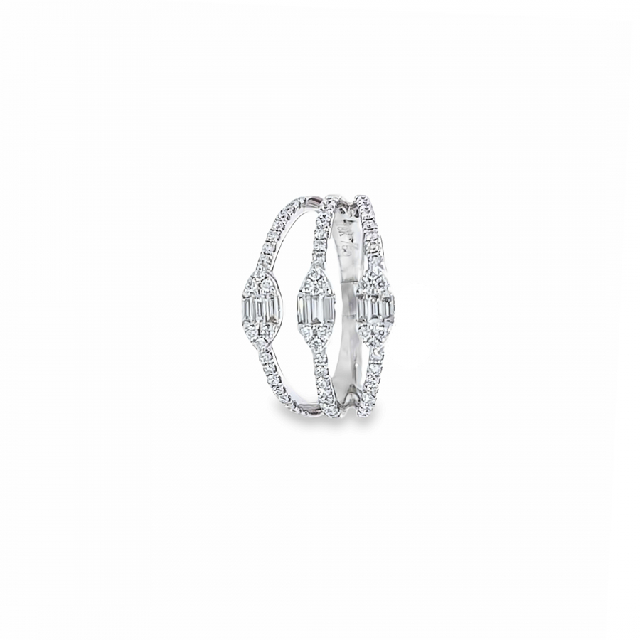 DIAMOND RING WITH BAGUETTE AND ROUND DIAMONDS - CLASSIC SOPHISTICATION