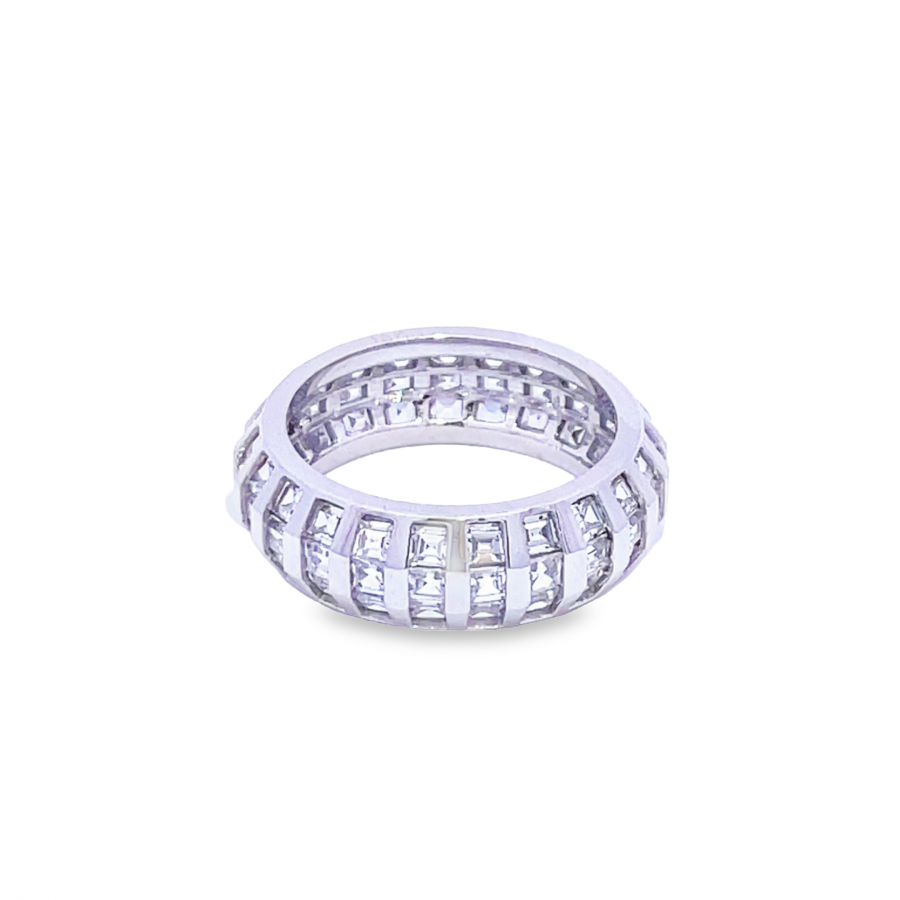 18K WHITE GOLD RING WITH CRYSTALS ALL AROUND 