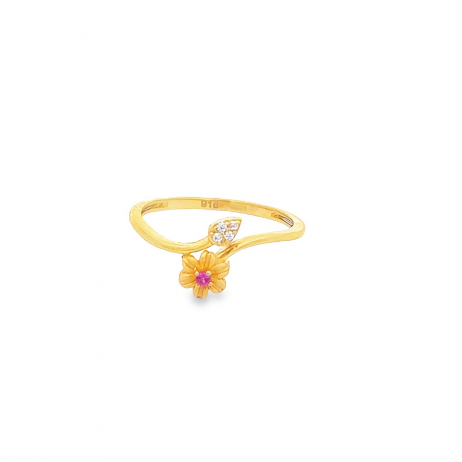 ELEGANT 22K YELLOW GOLD RING WITH DELICATE FLOWER DESIGN AND PINK STONE